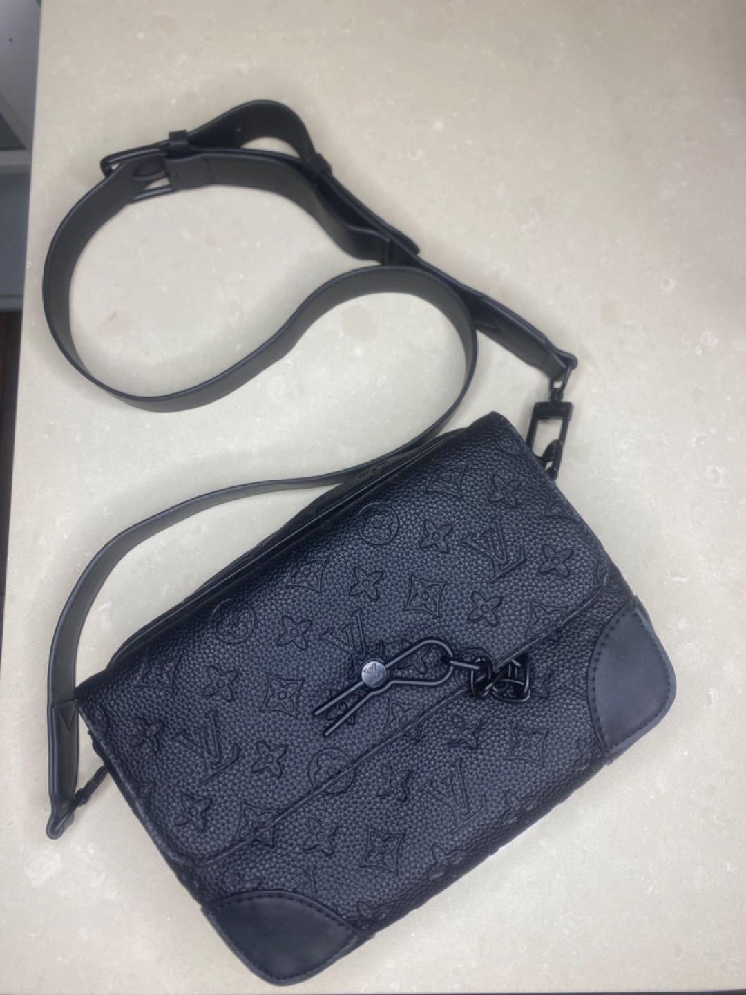 LV Steamer Messenger Bag (NEGOTIABLE)