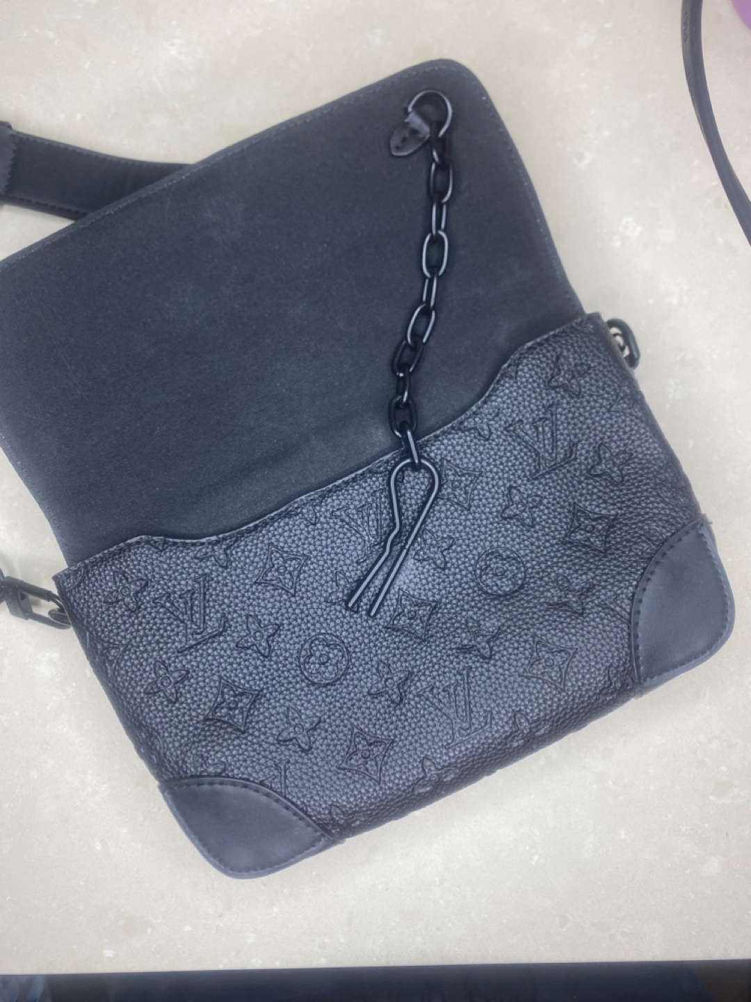 LV Steamer Messenger Bag (NEGOTIABLE) - photo 4