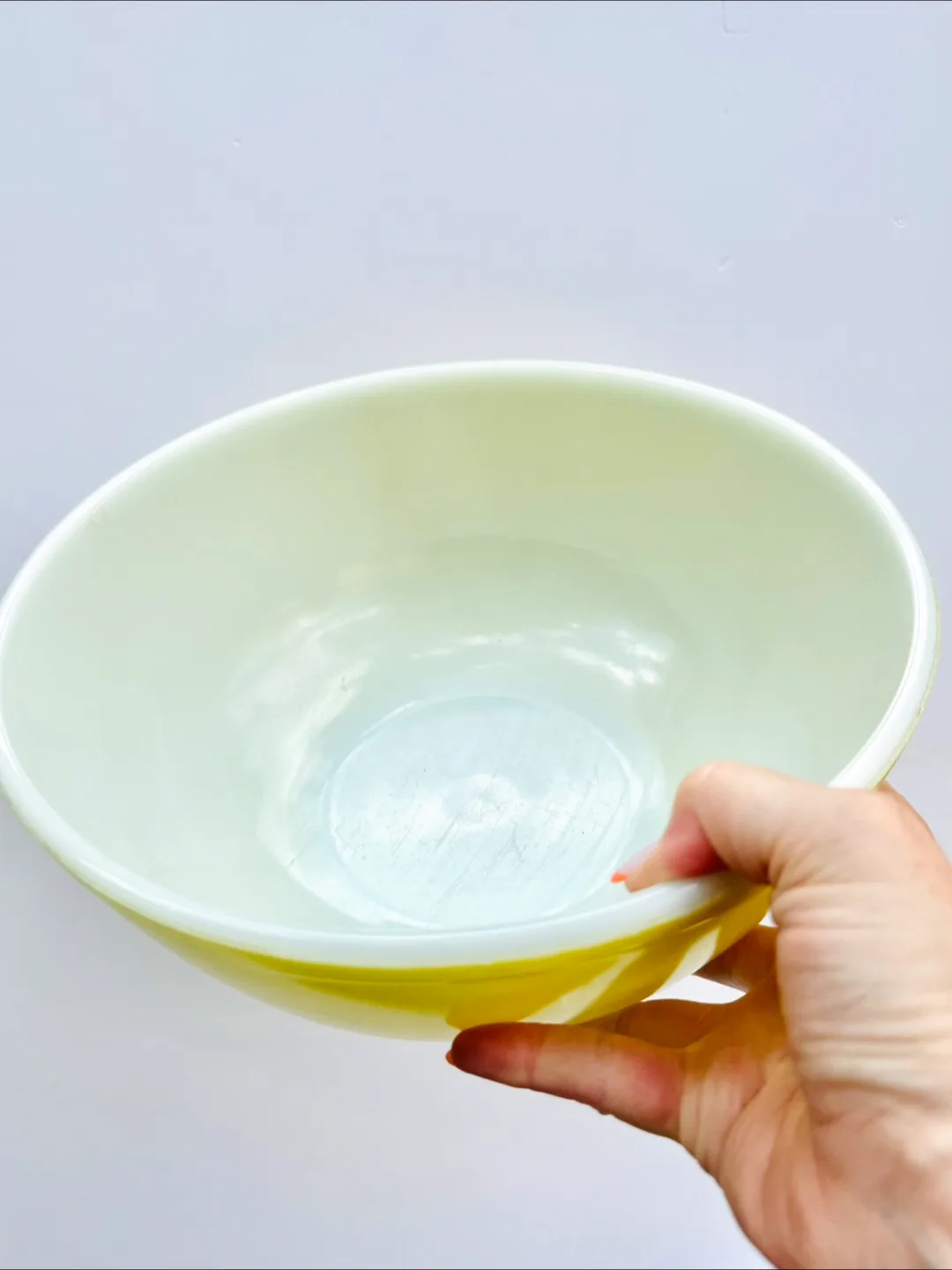 Vintage Pyrex Yellow Large Mixing Bowl from Primary Set image indicator(4)