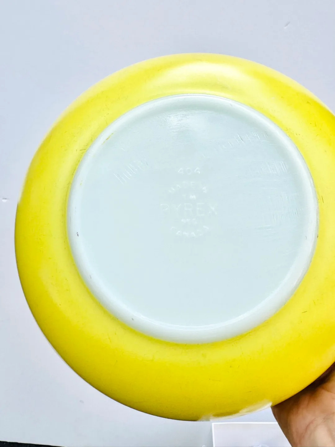 Vintage Pyrex Yellow Large Mixing Bowl from Primary Set image indicator(3)