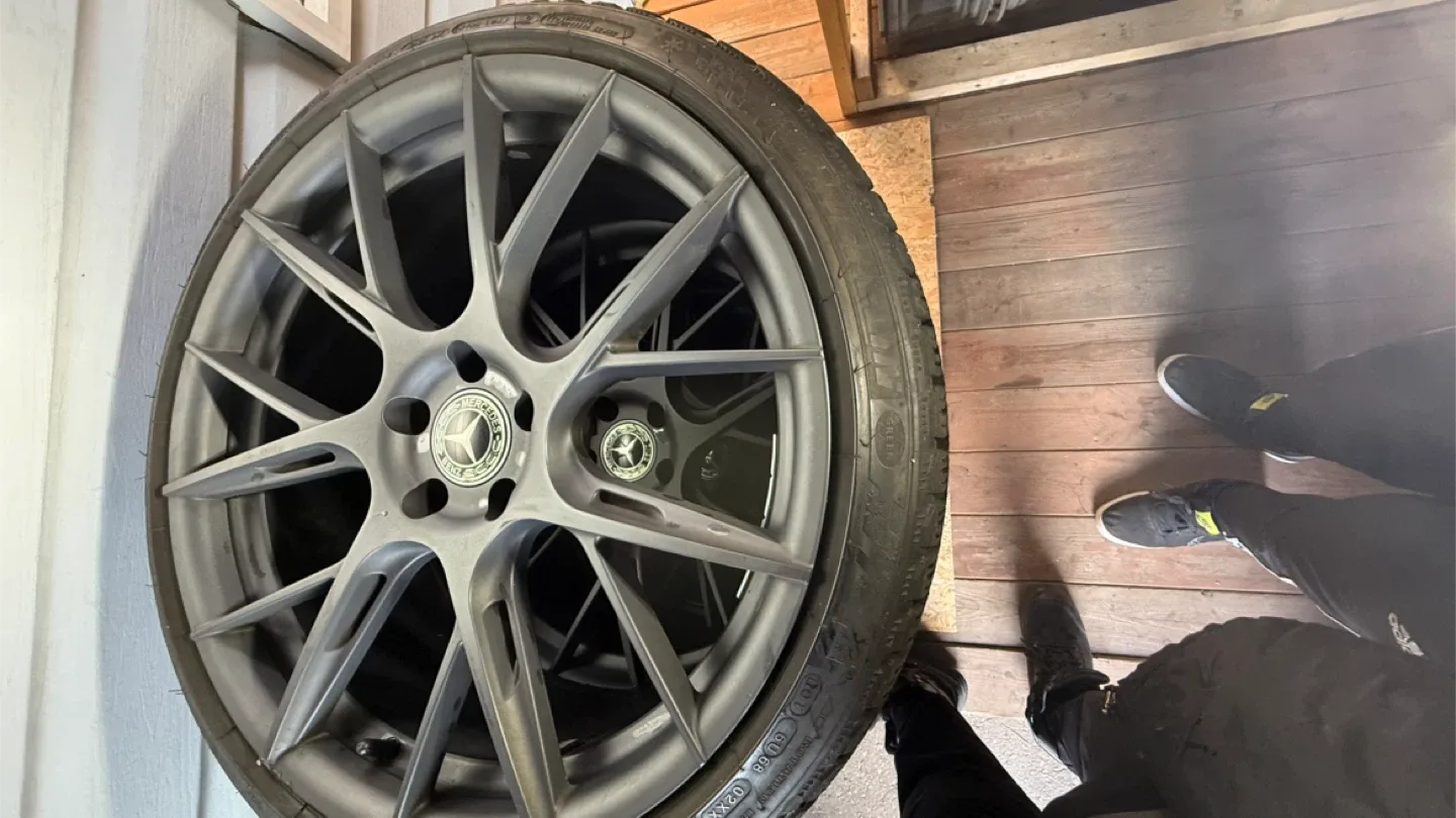 245/35R20 Mercedes-Benz sports rims and tires image indicator(5)