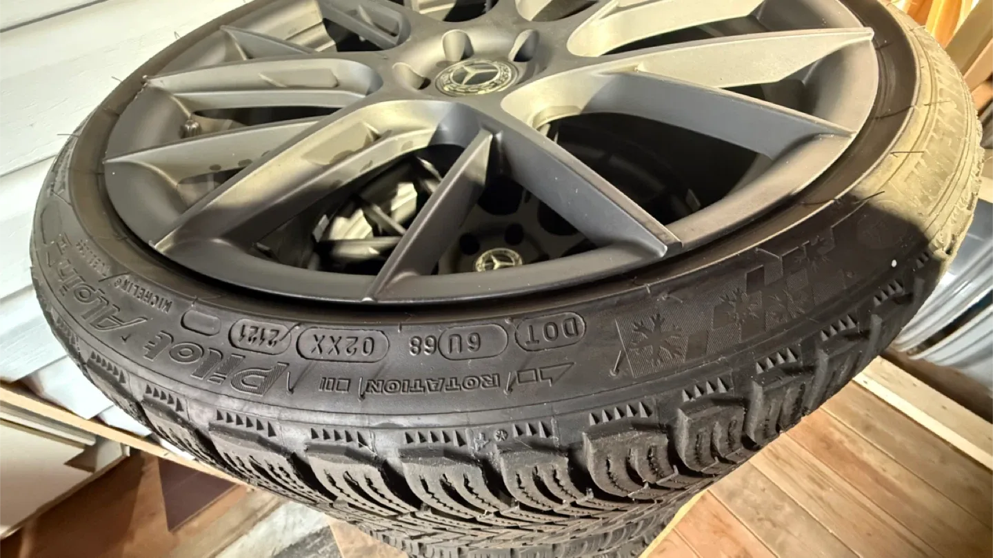 245/35R20 Mercedes-Benz sports rims and tires image indicator(2)