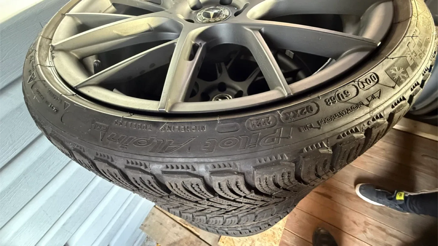 245/35R20 Mercedes-Benz sports rims and tires image indicator(3)