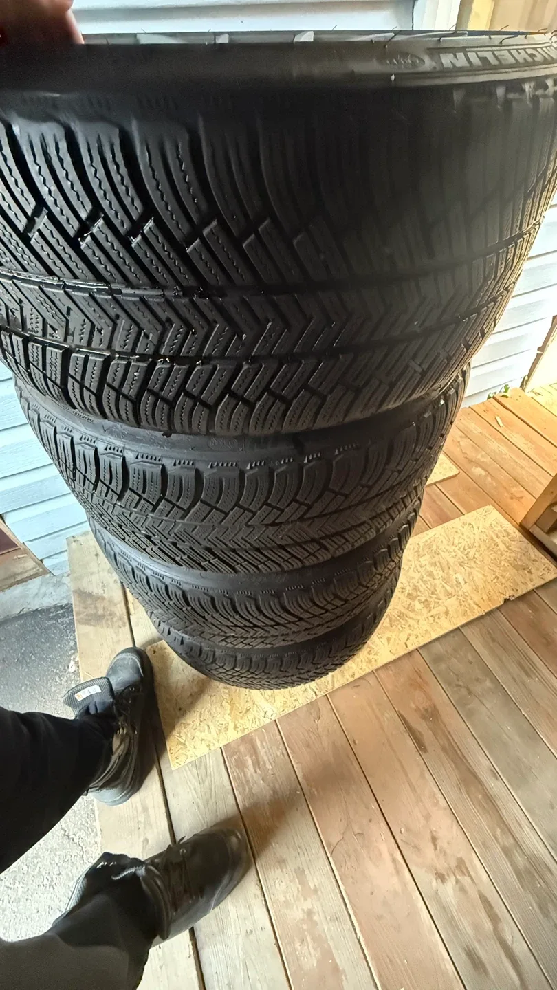 245/35R20 Mercedes-Benz sports rims and tires image indicator(6)