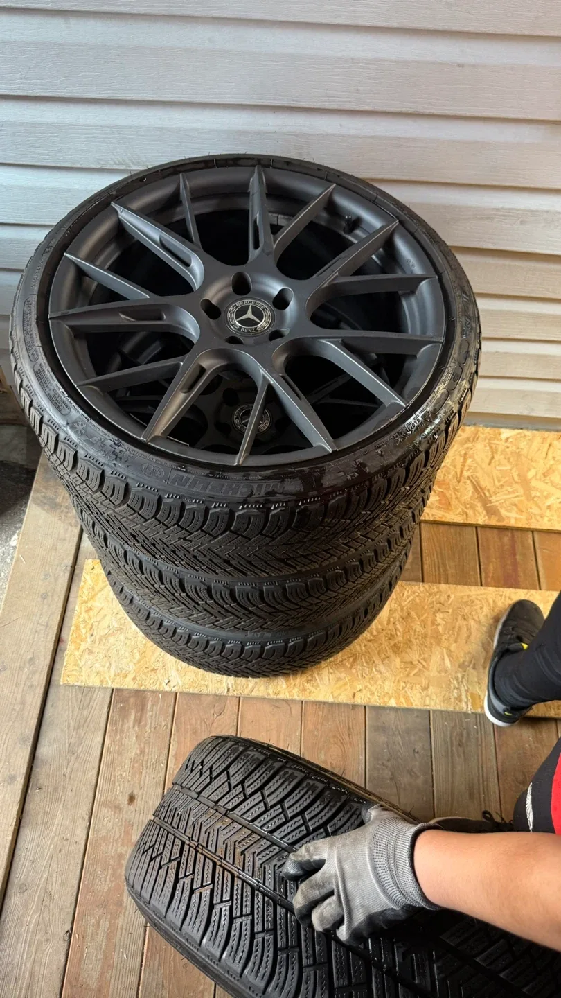 245/35R20 Mercedes-Benz sports rims and tires image indicator(7)