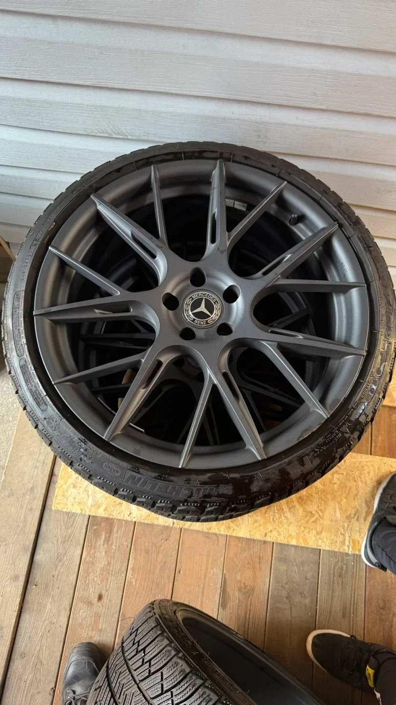 245/35R20 Mercedes-Benz sports rims and tires image indicator(9)