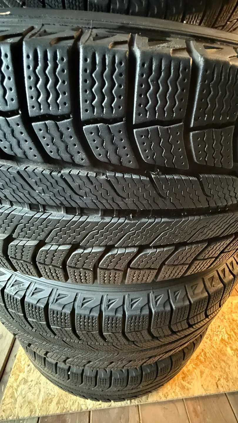 235/60R18 Acura RDX  winter tires with rims image indicator(6)