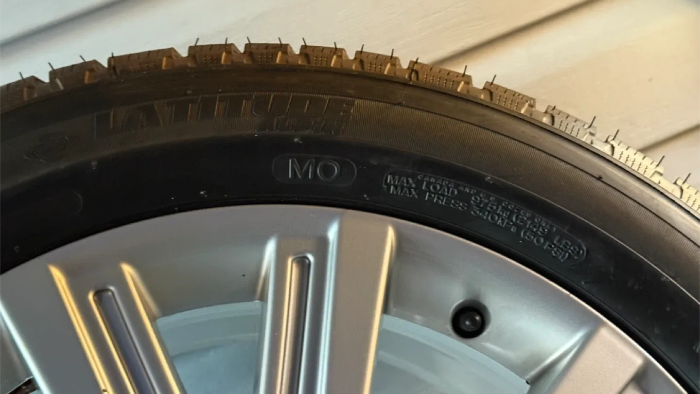 255/50R19 Mercedes GLE / ML SUV winter tires with original rims image indicator(4)