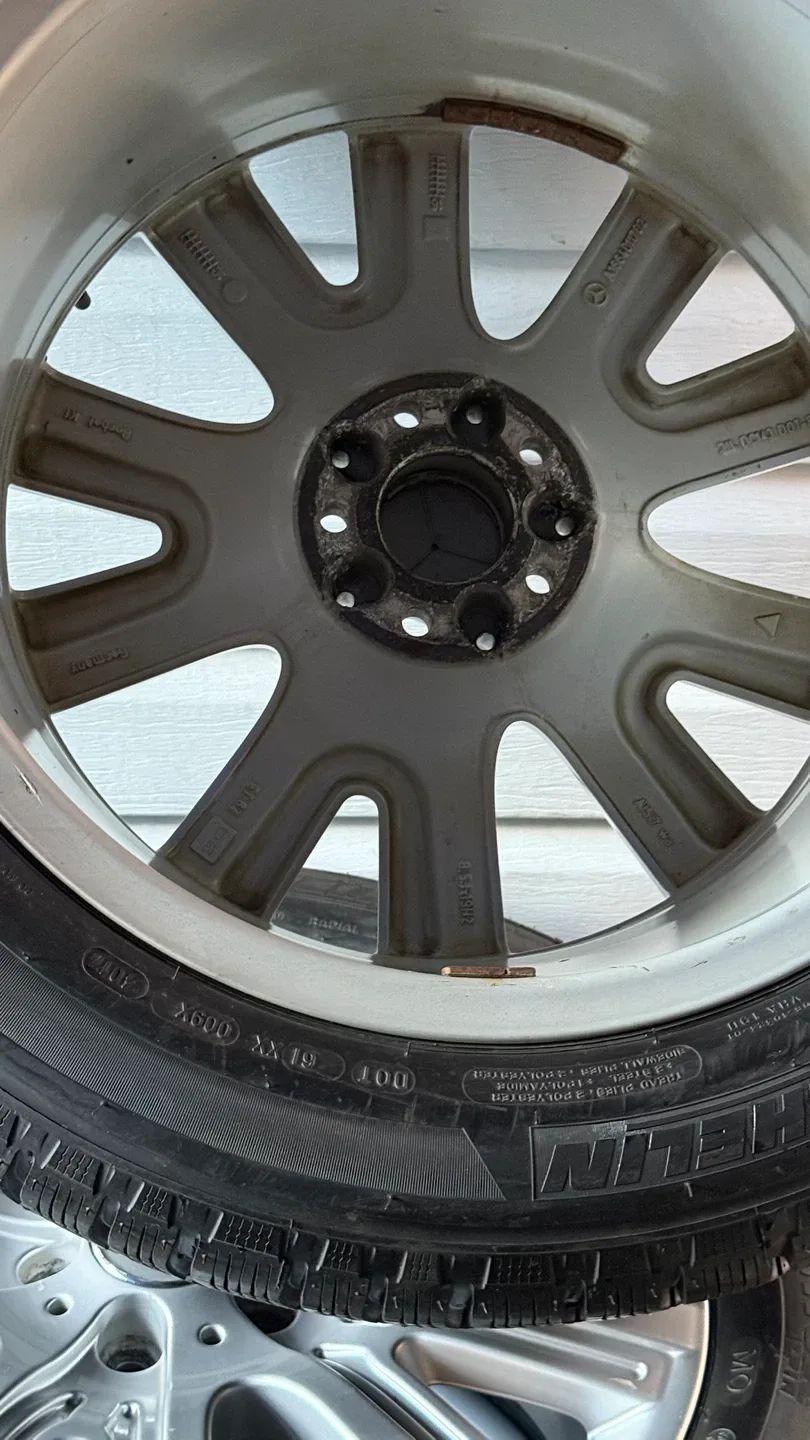 255/50R19 Mercedes GLE / ML SUV winter tires with original rims image indicator(5)