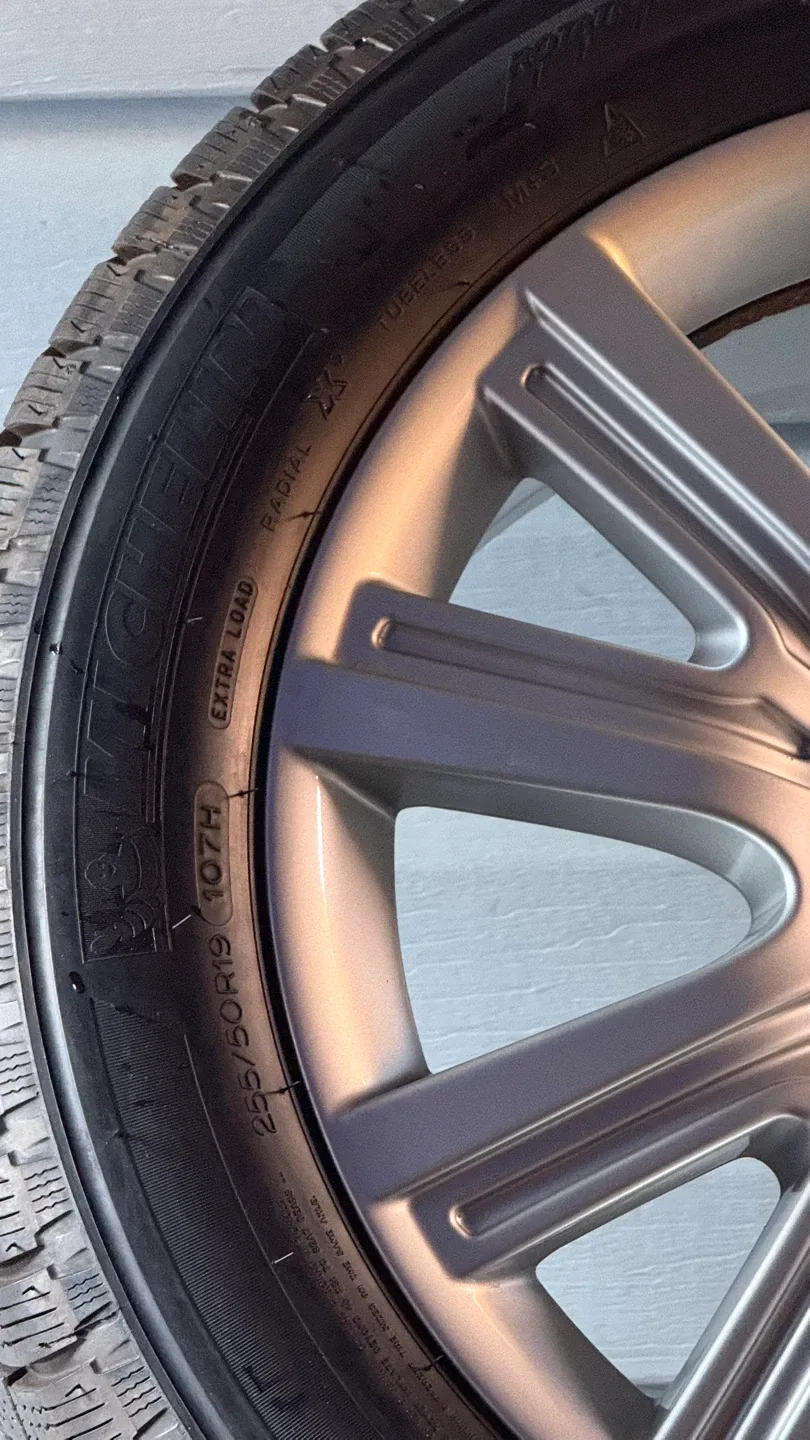 255/50R19 Mercedes GLE / ML SUV winter tires with original rims image indicator(2)