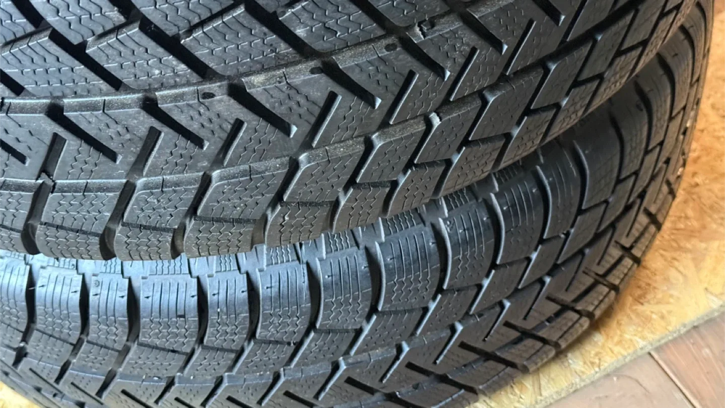 255/50R19 Mercedes GLE / ML SUV winter tires with original rims image indicator(9)