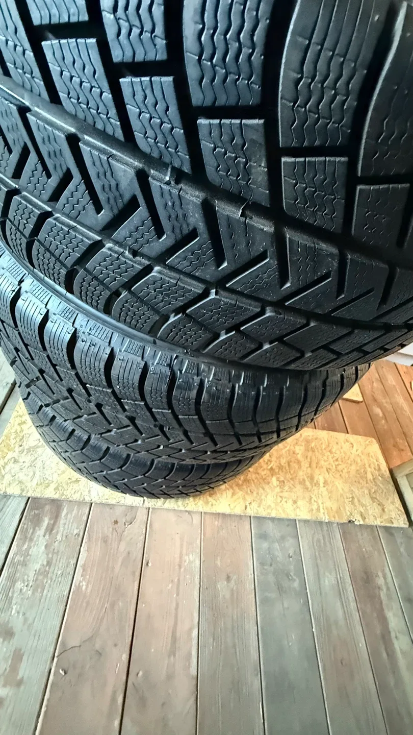 255/50R19 Mercedes GLE / ML SUV winter tires with original rims image indicator(8)