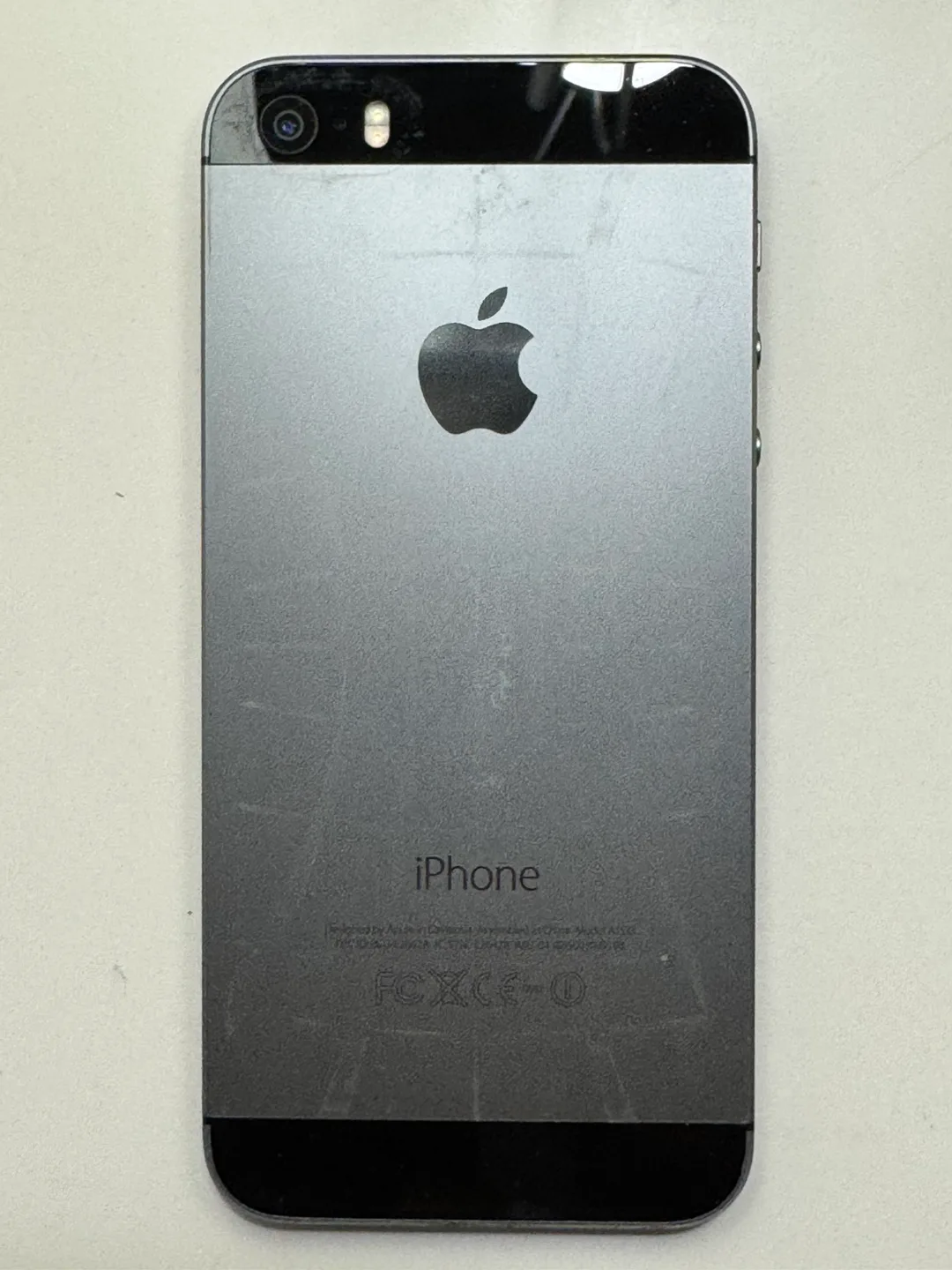 iPhone 5s - Model A1533 image indicator(2)