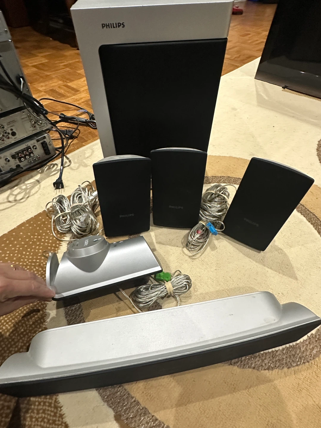 Philips home theatre system speaker set - photo 4
