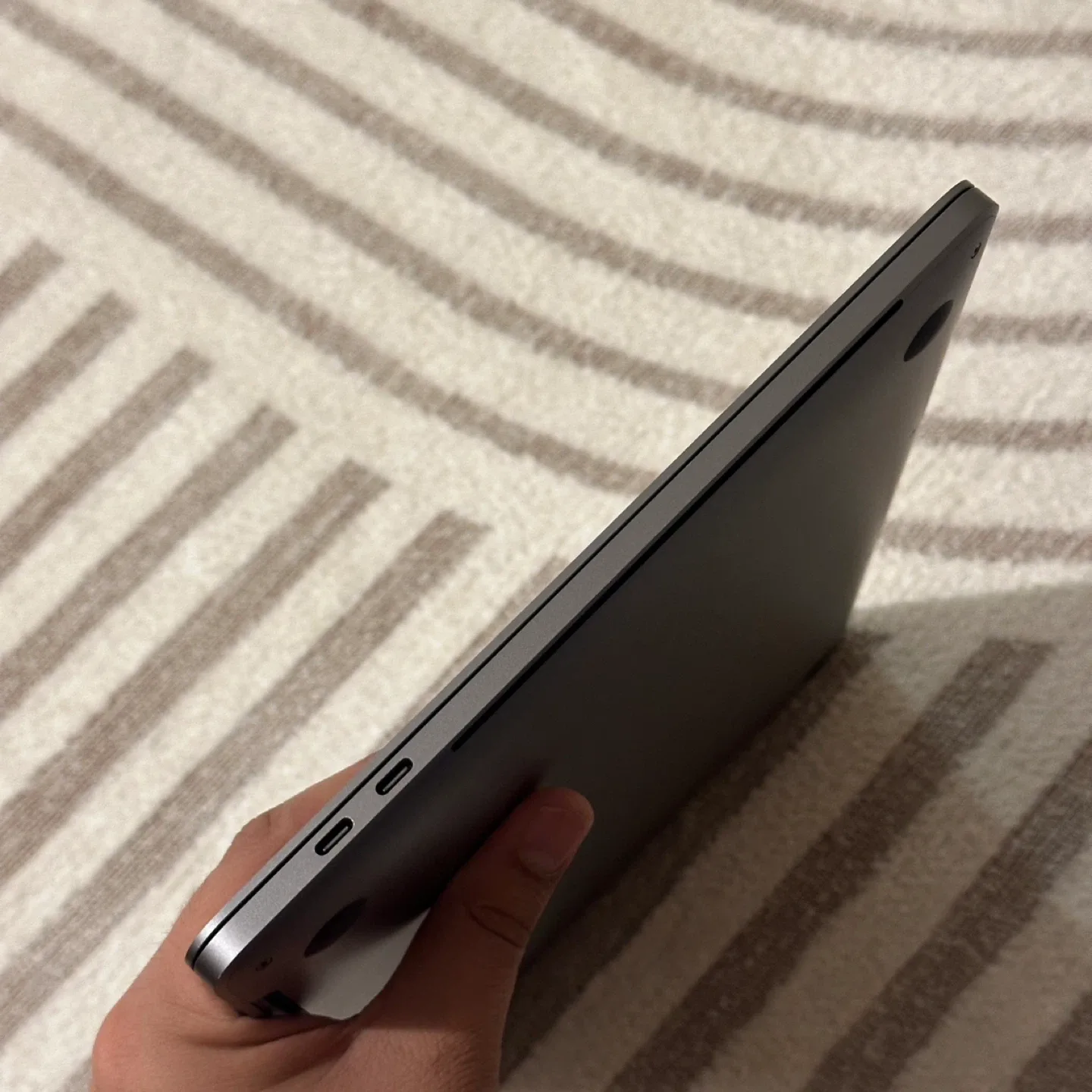 Apple MacBook Pro - 2020 - 13 inches - i5 16/512 GB - Space Grey image indicator(6)