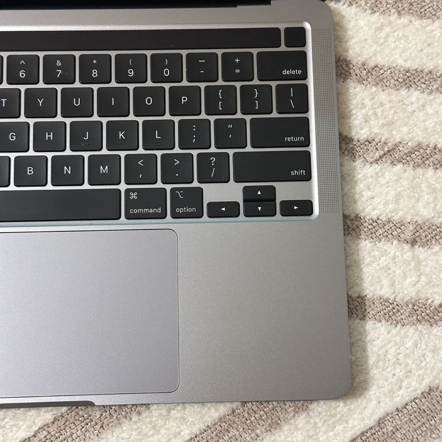 Apple MacBook Pro - 2020 - 13 inches - i5 16/512 GB - Space Grey image indicator(3)