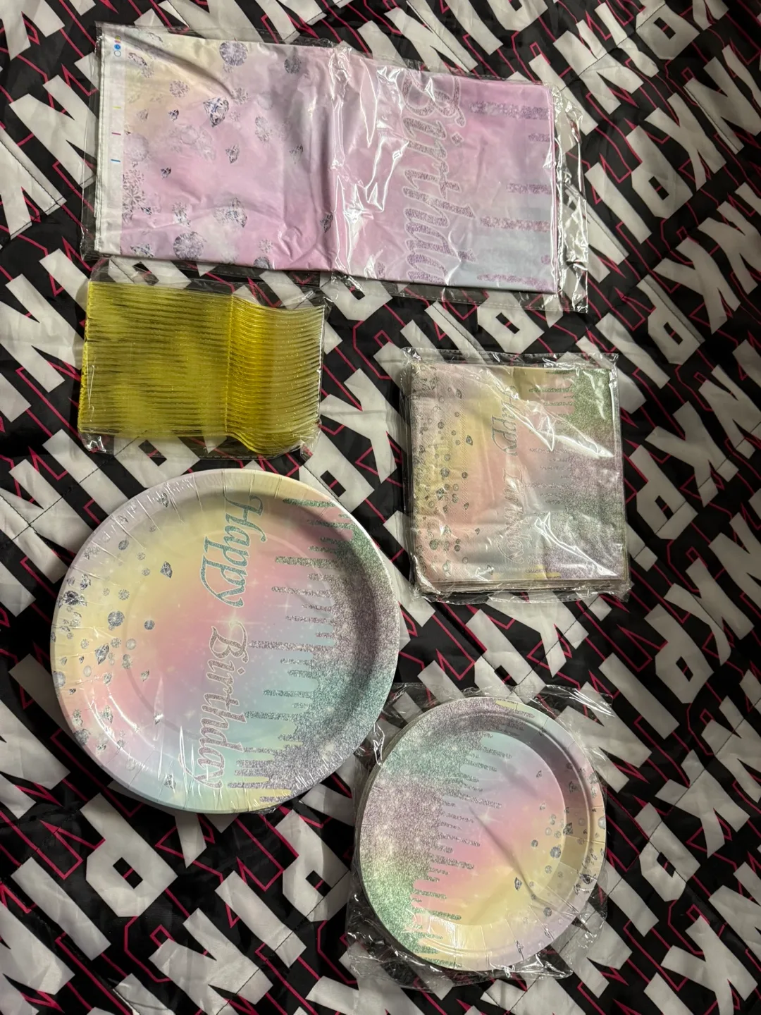 Birthday Party Supplies Set thumbnail
