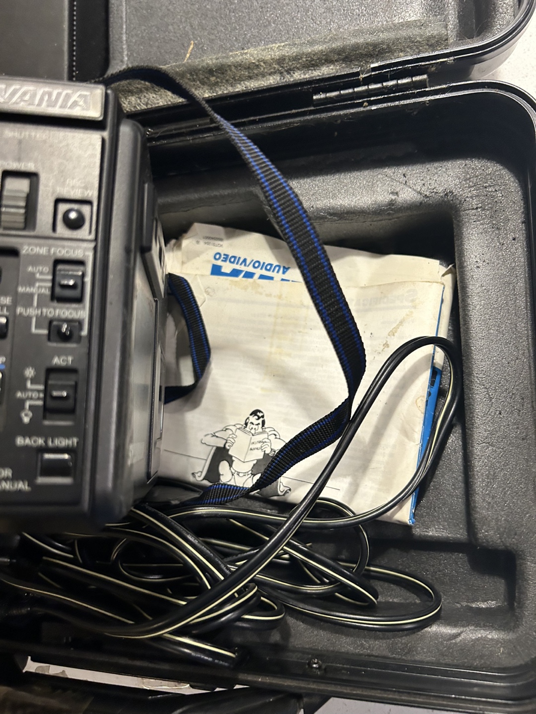 Sylvania VHS Camcorder with Case - photo 5