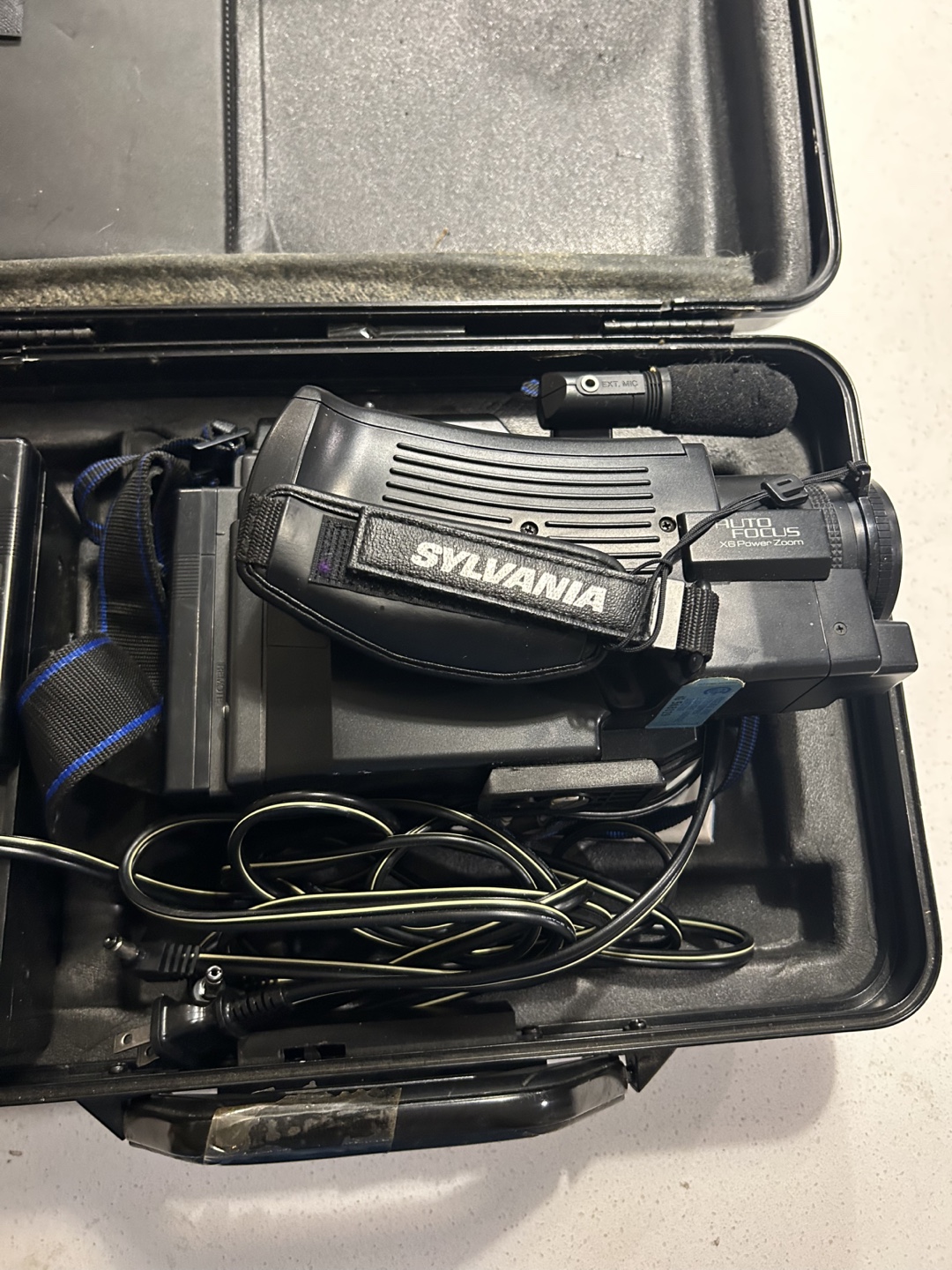 Sylvania VHS Camcorder with Case - photo 3
