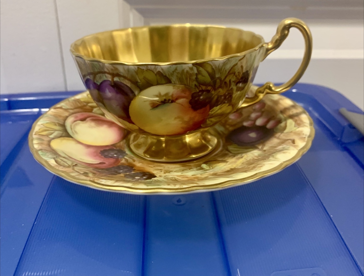 AYNSLEY ORCHARD FRUIT TEA CUP & SAUCER SET SIGNED D. JONES - photo 2