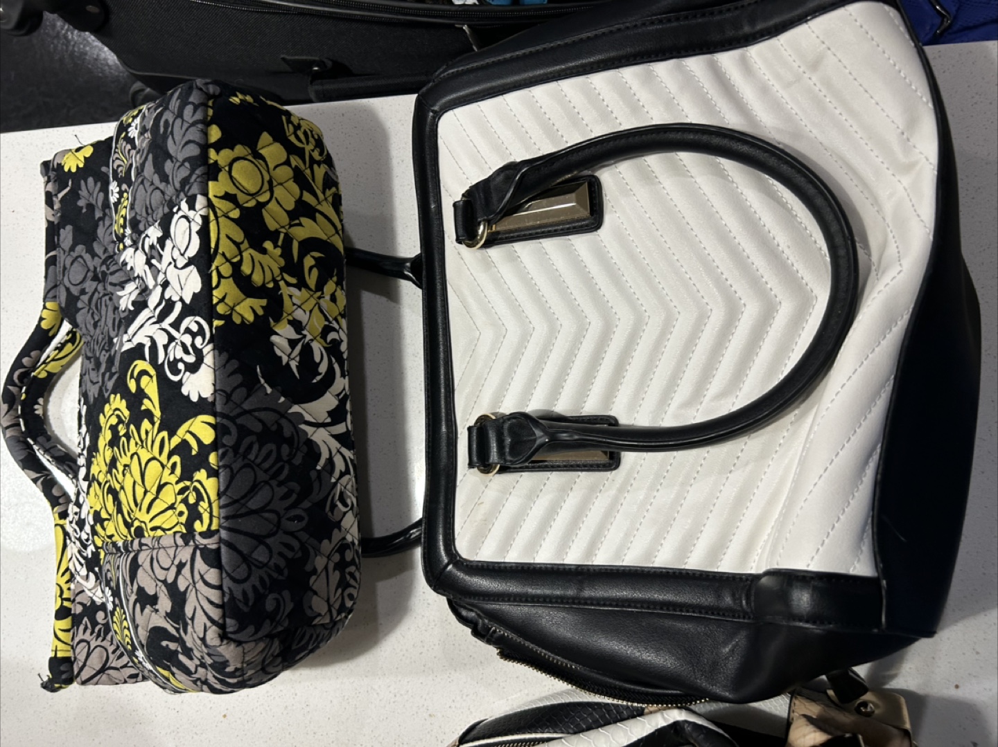 Burberry look Plaid Shoulder Bag with a total lot of six bags - photo 2