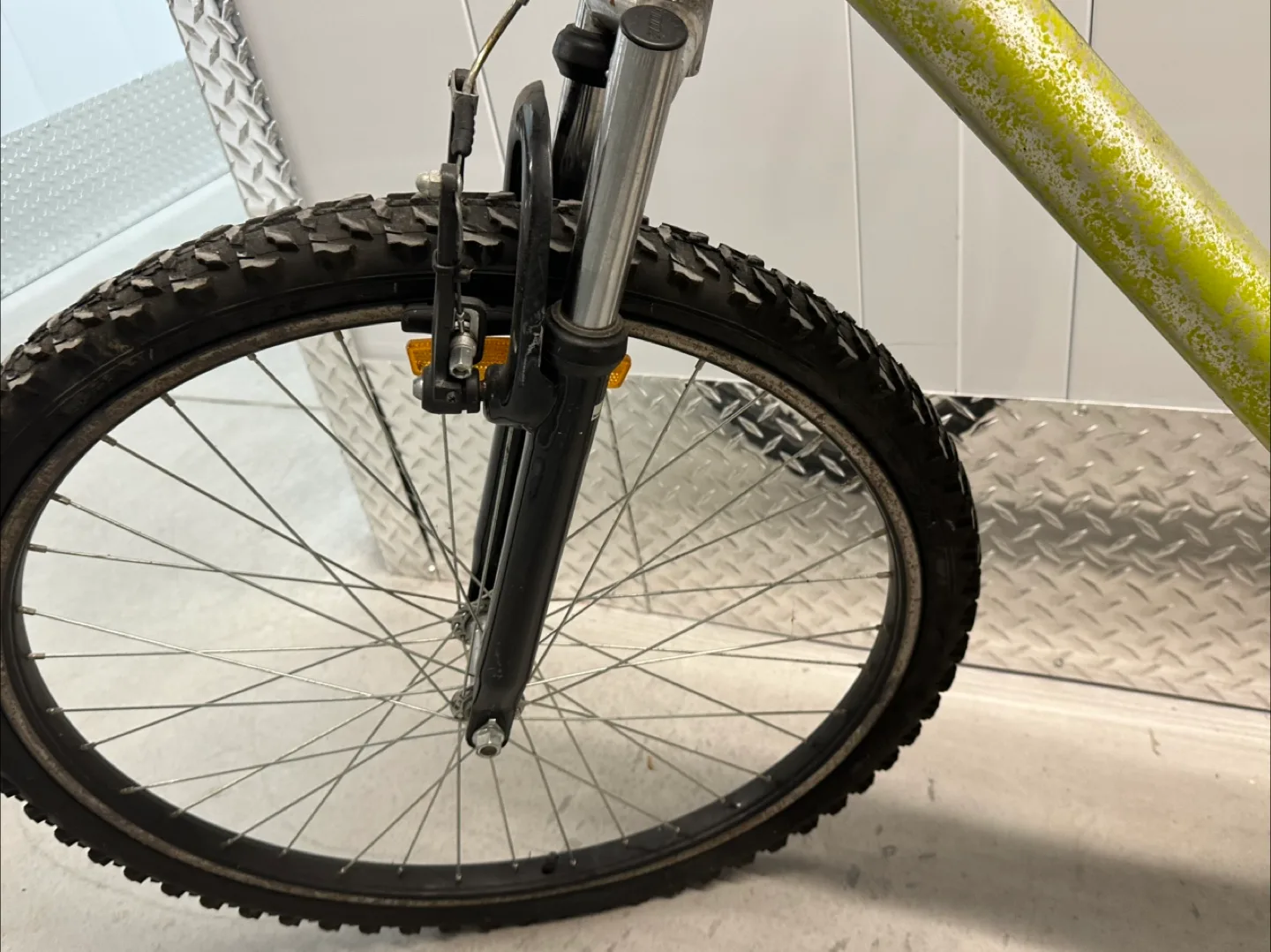 Mountain Bike - Silver & Green image indicator(5)