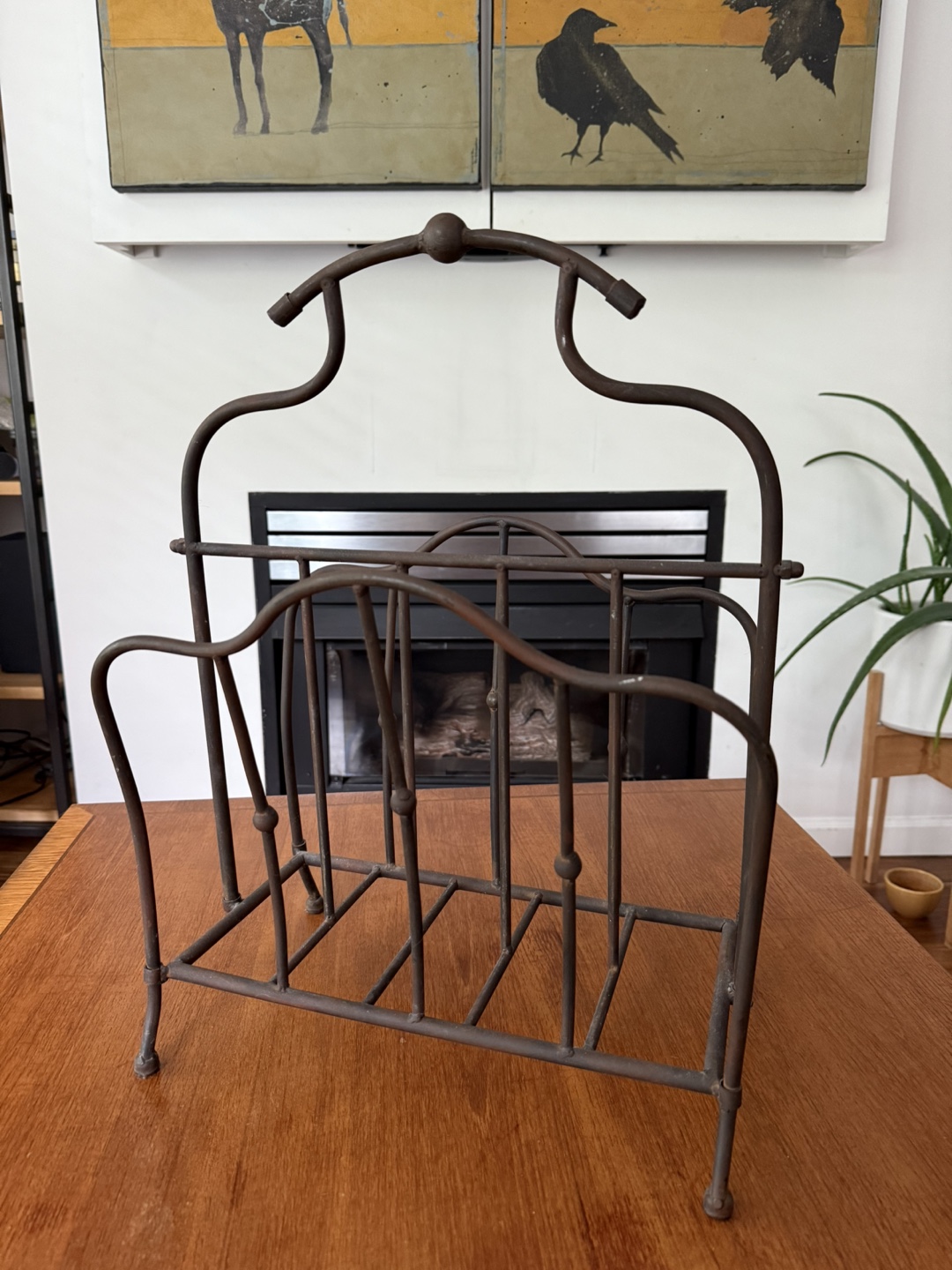 Metal magazine rack - photo 3