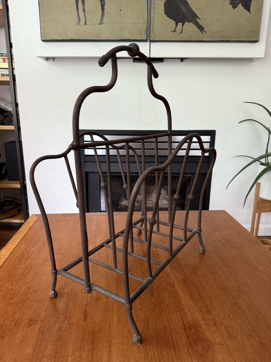 Metal magazine rack - photo 4