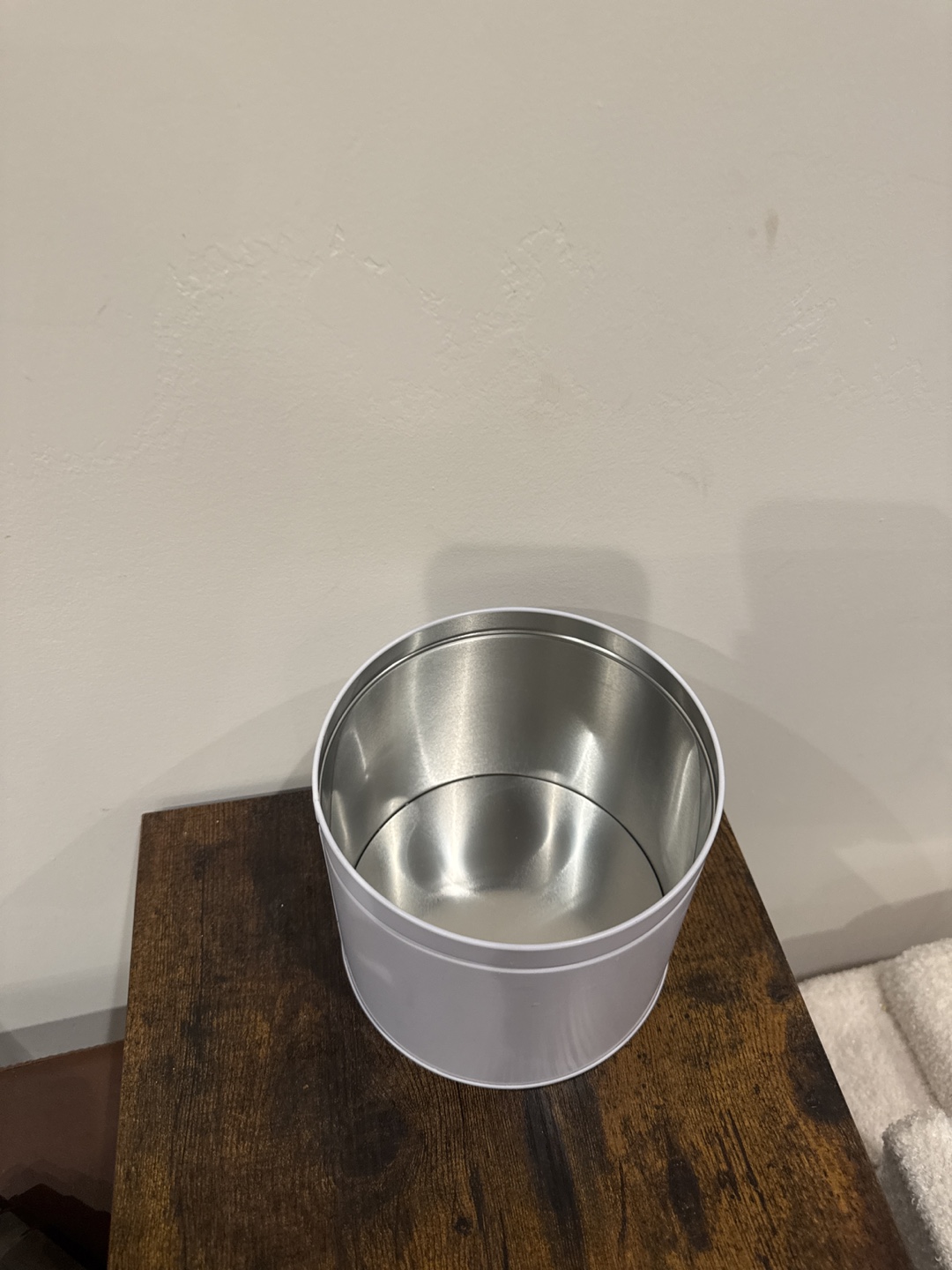 White Round Metal Tin - photo 2