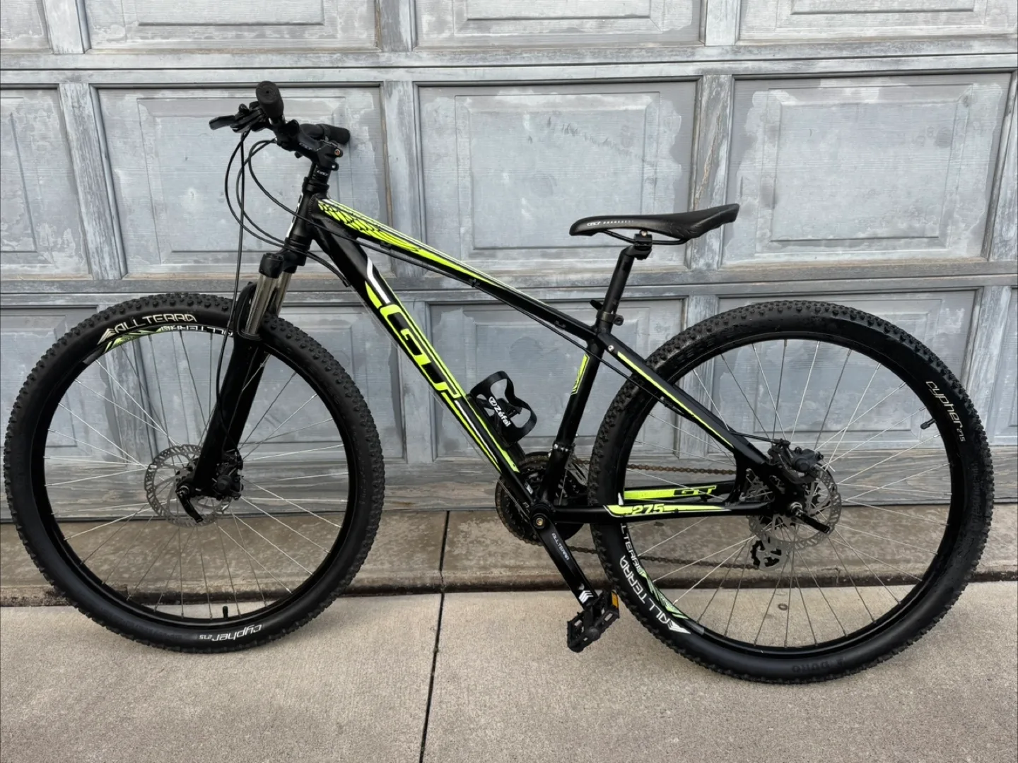 GT Aggressor 27.5 Mountain Bike image indicator(2)