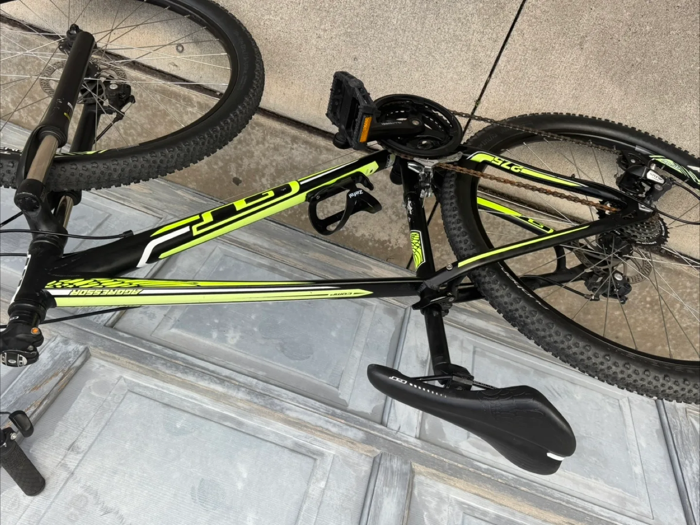 GT Aggressor 27.5 Mountain Bike image indicator(4)