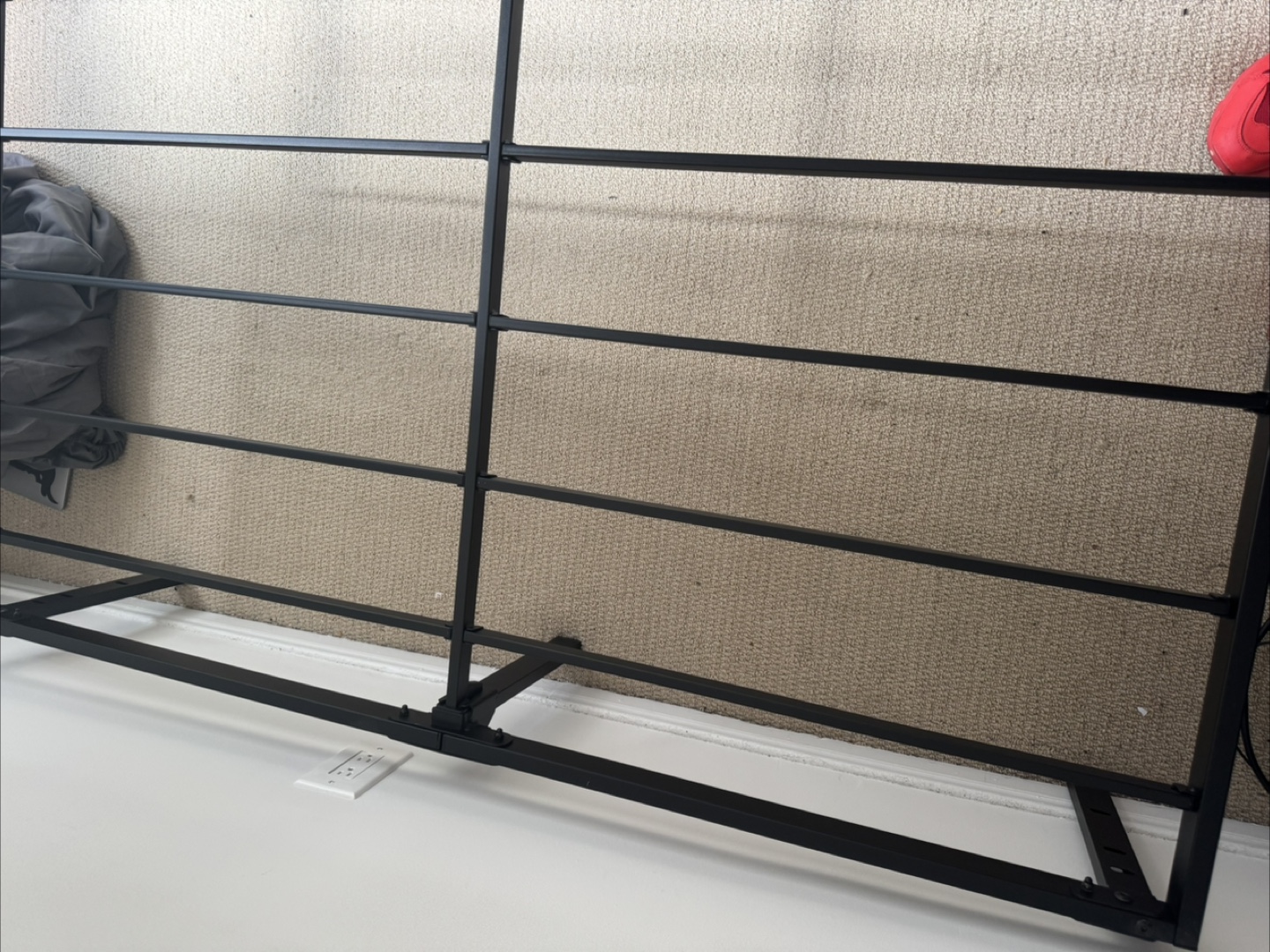 Queen-size metal bed frame - photo 3