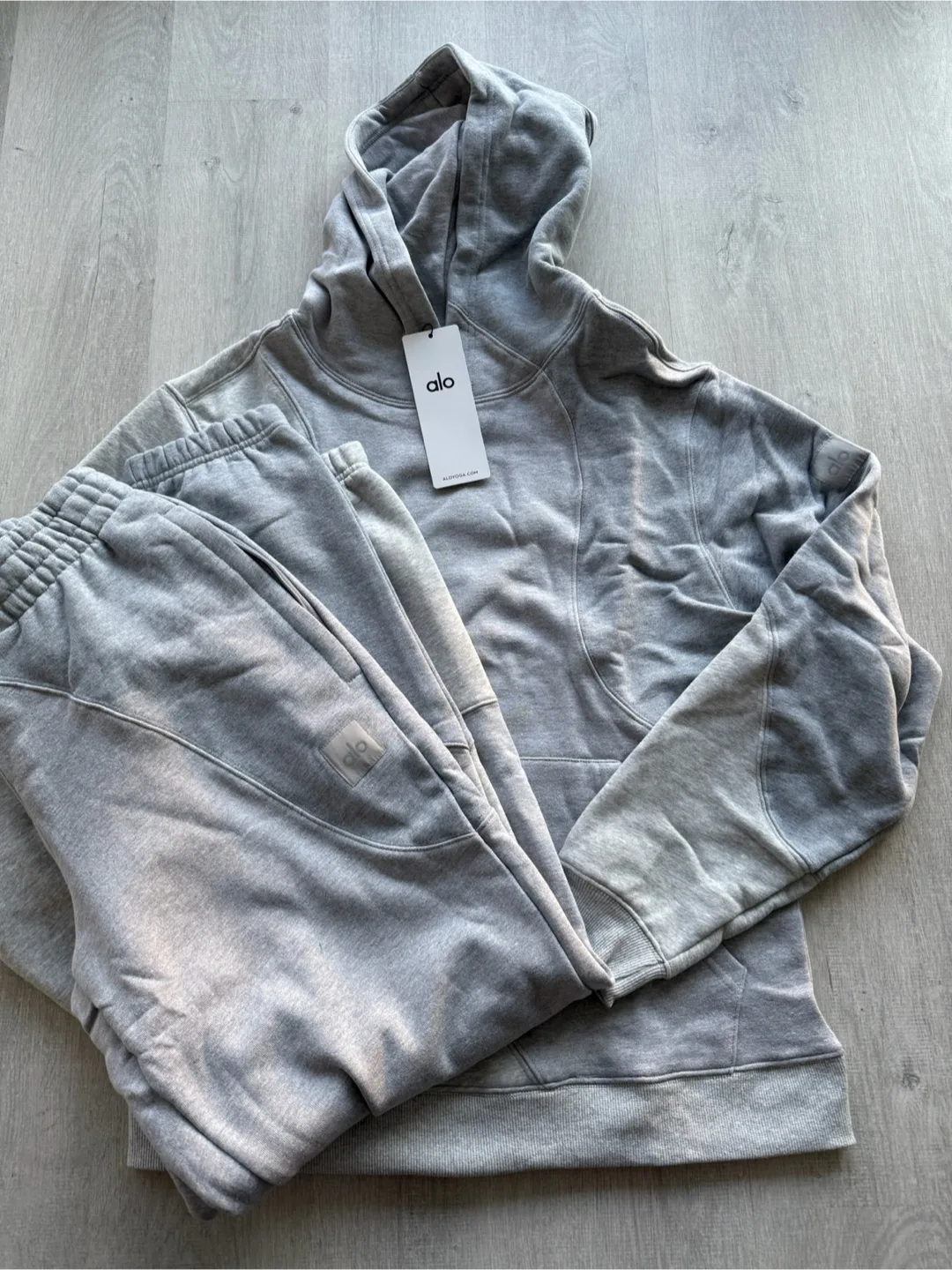 New ALO Make Waves Hoodie & Sweatpants Set - Size M thumbnail