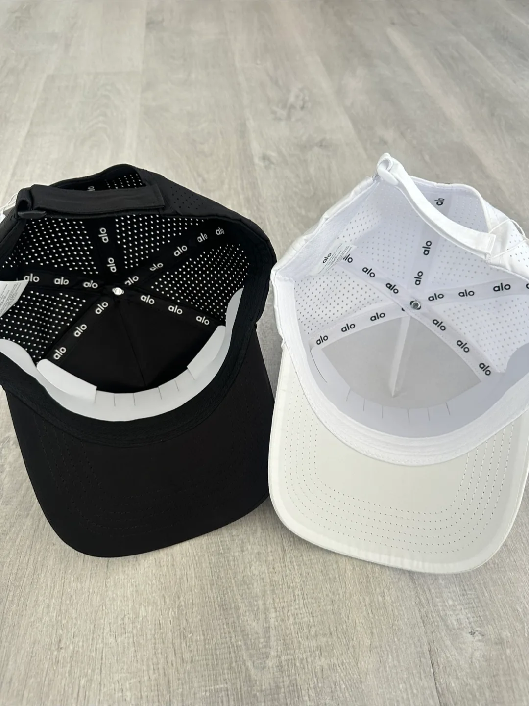 New Alo Yoga Hats - Black and White image indicator(3)