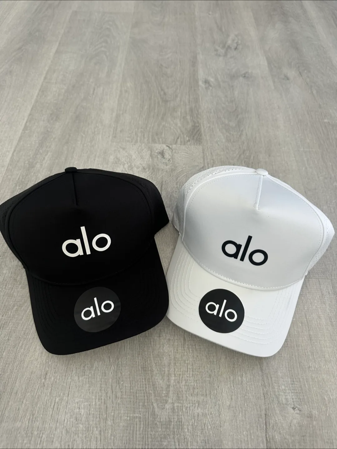 New Alo Yoga Hats - Black and White image indicator(2)
