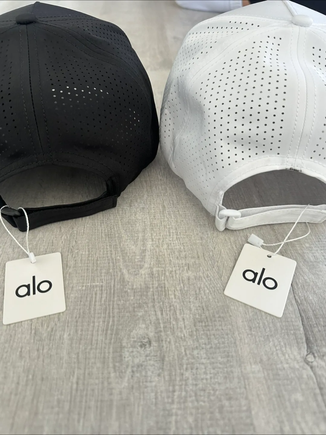 New Alo Yoga Hats - Black and White image indicator(5)