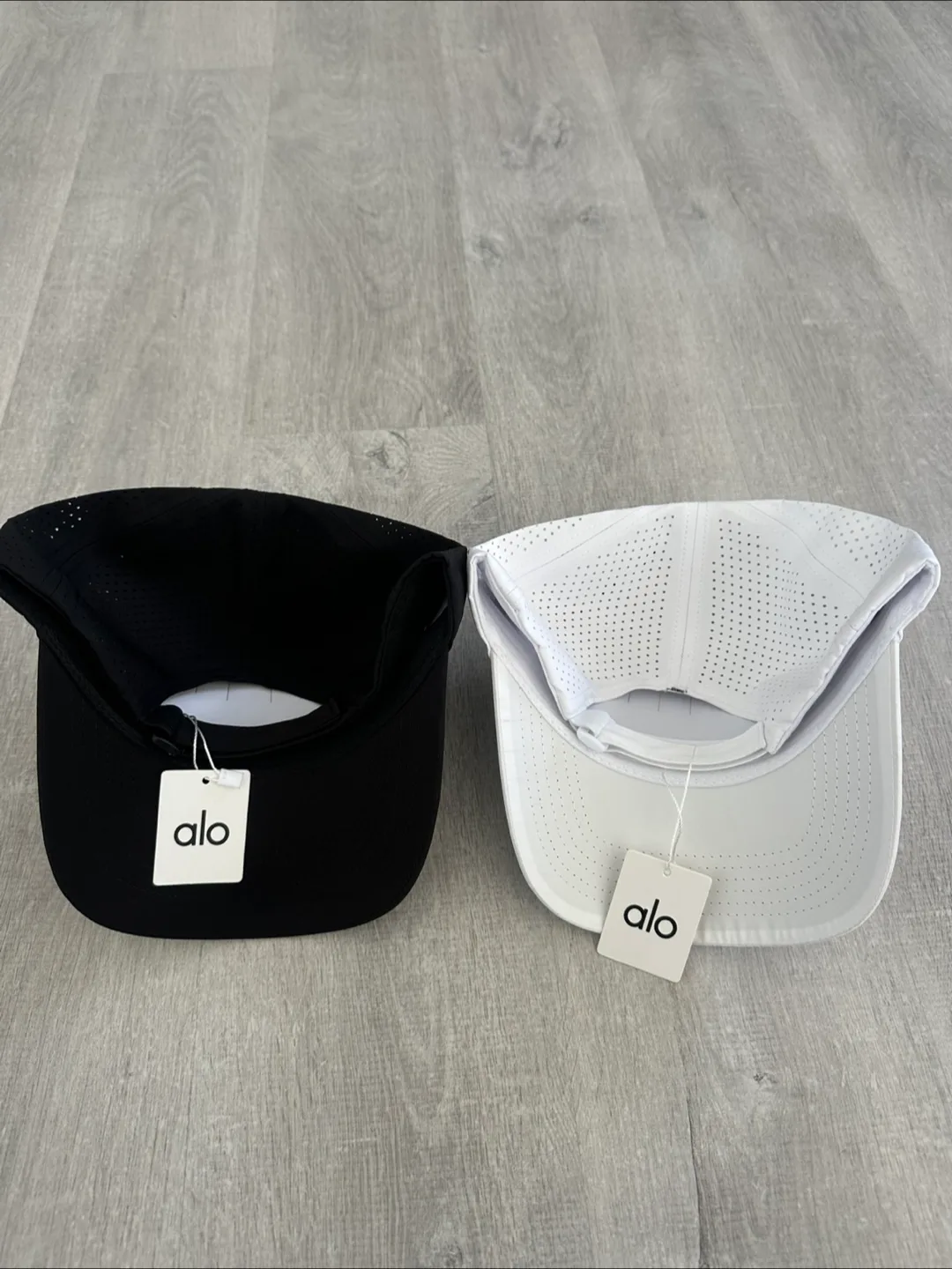 New Alo Yoga Hats - Black and White image indicator(4)