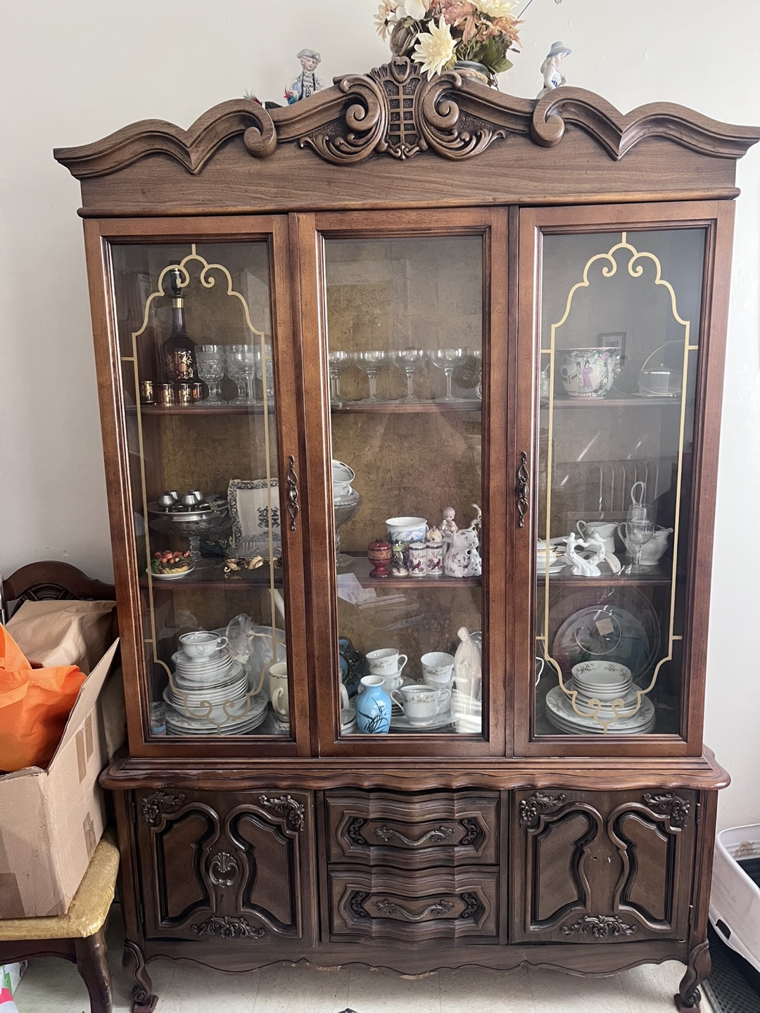 Vintage China Cabinet - Display Case - photo 2