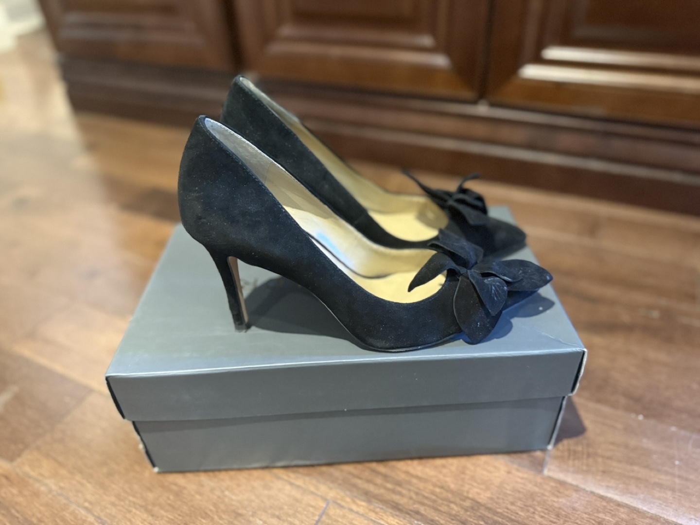 Ann Taylor Black Suede Flower Pumps, Size 6 - photo 3
