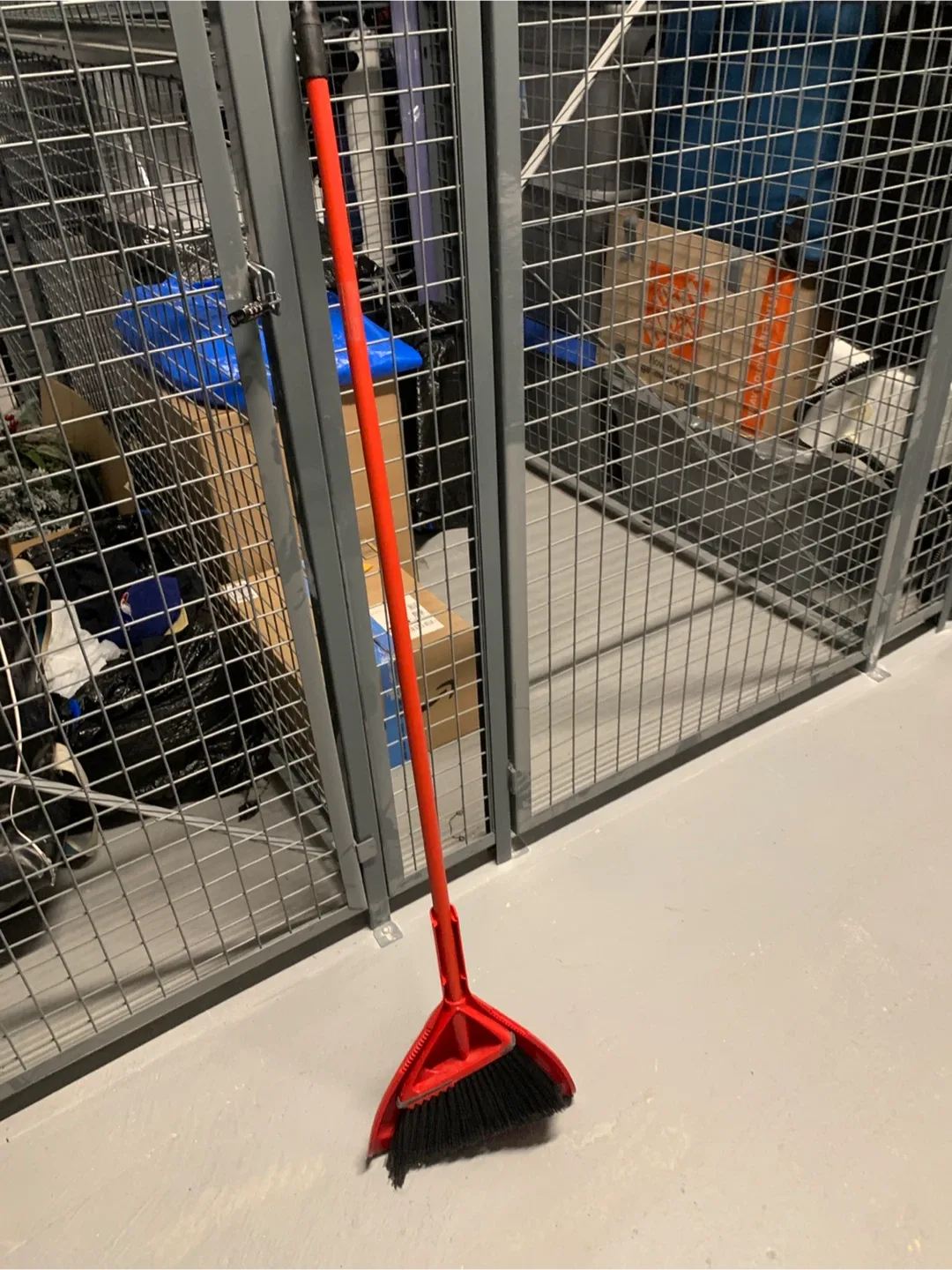 Vileda Oskar Broom with Dustpan thumbnail