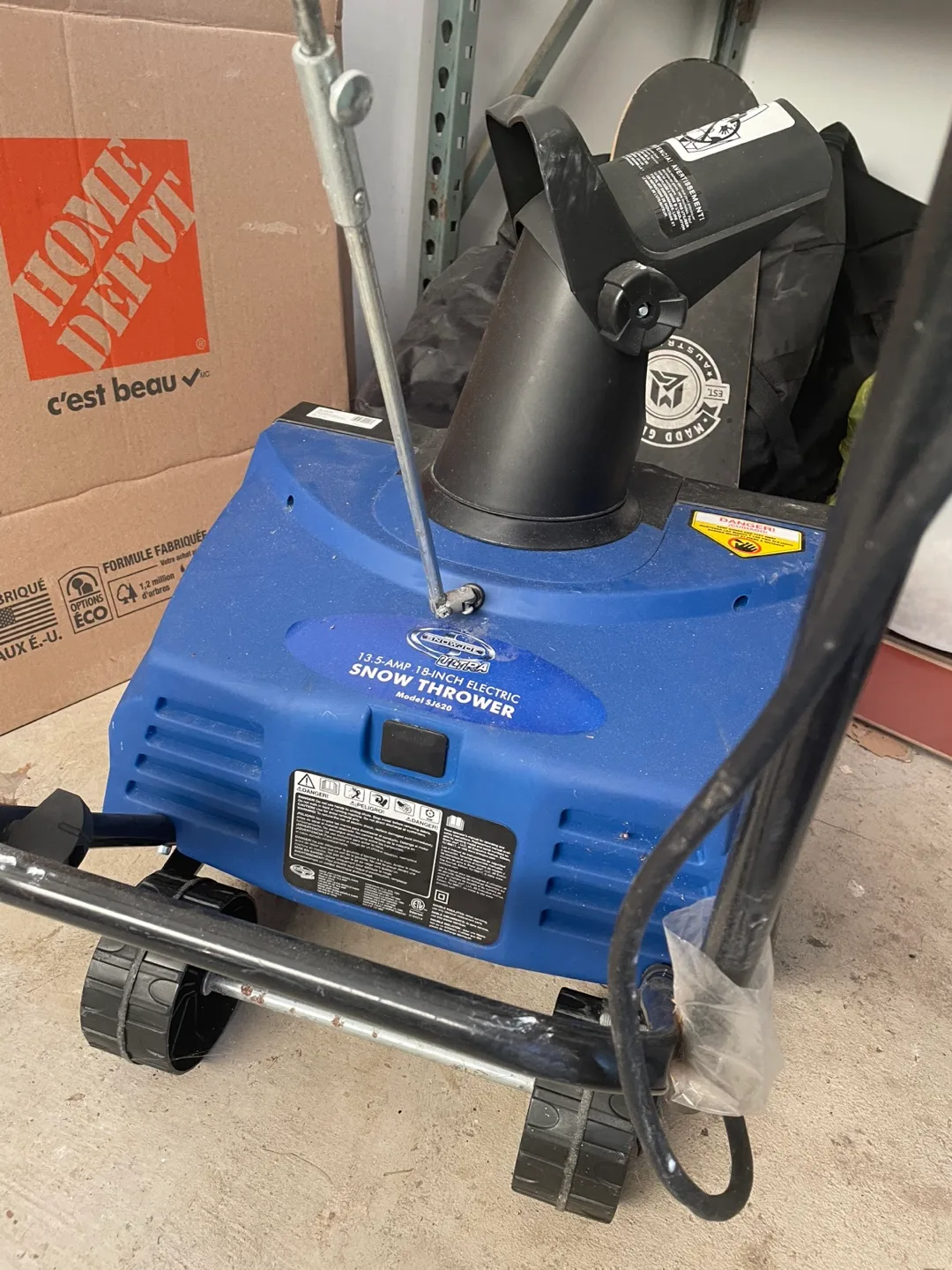 Yardworks 13.5A 18-Inch Electric Snow Thrower thumbnail