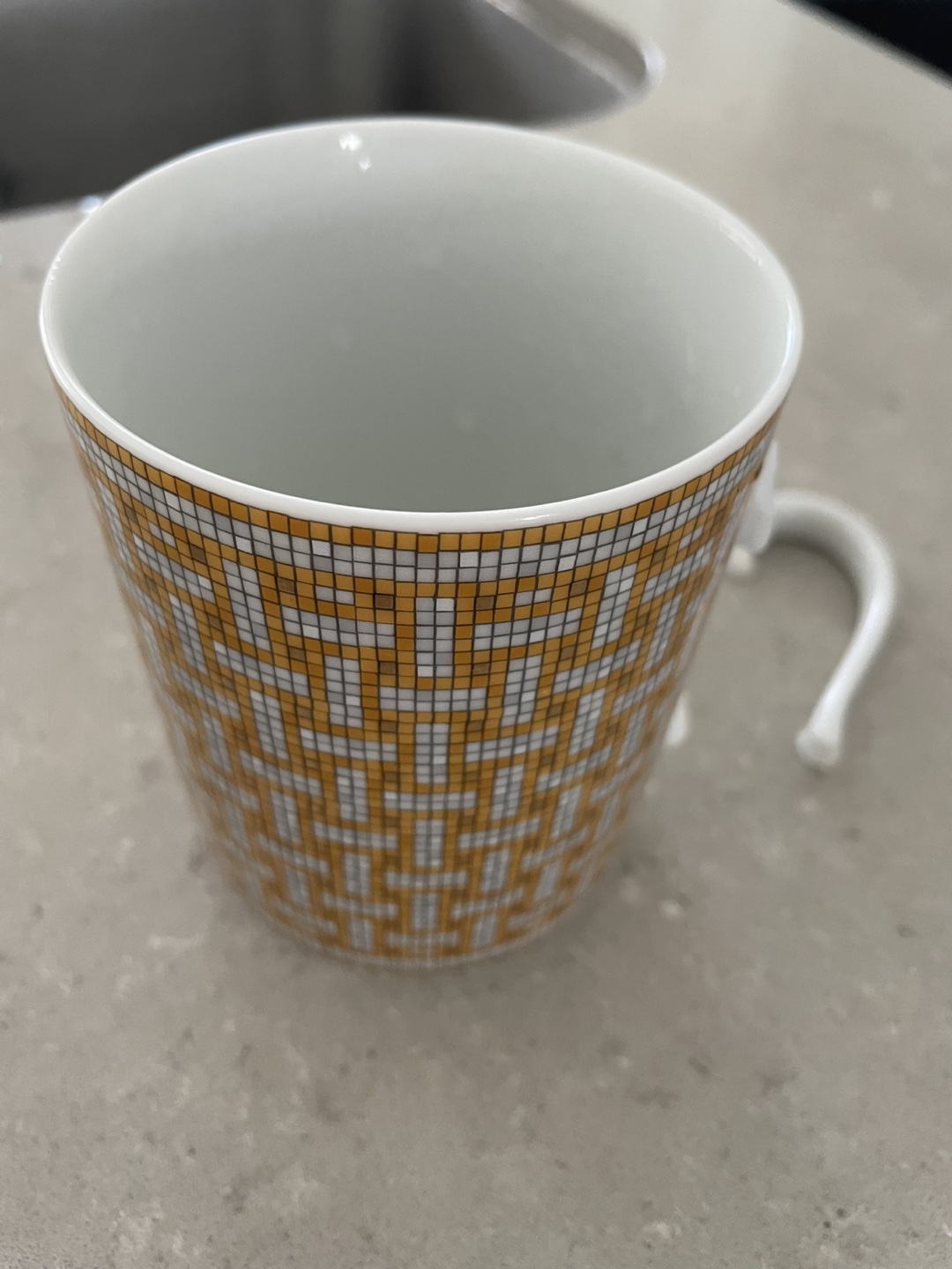 Hermès Mosaique Au 24 Mug Broken