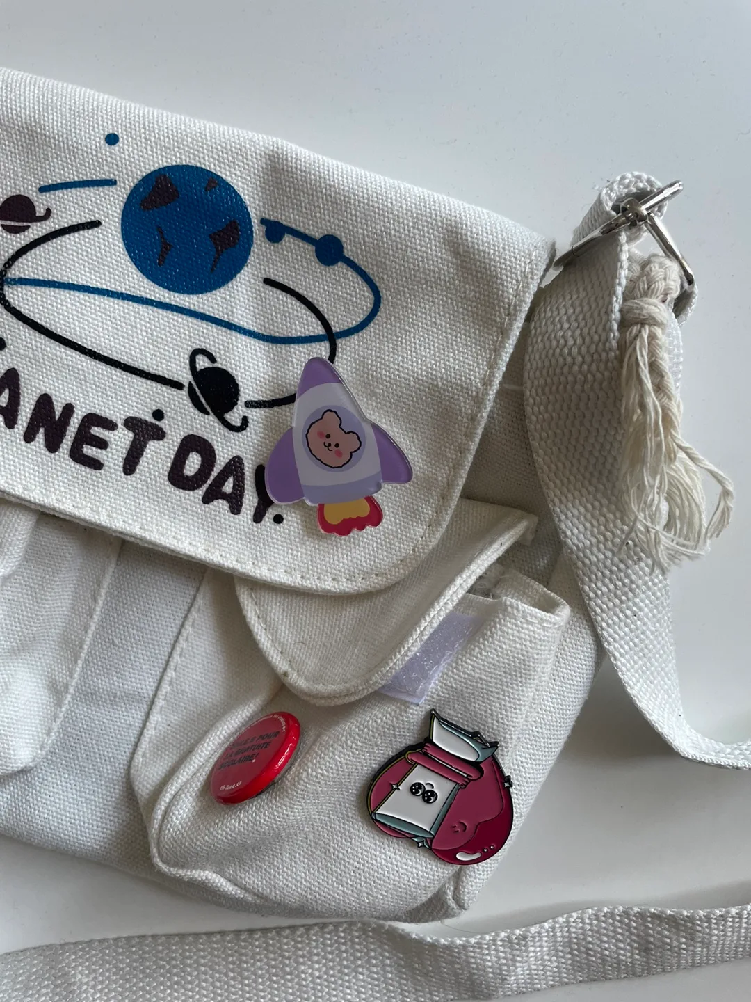 free bag! with pins image indicator(3)