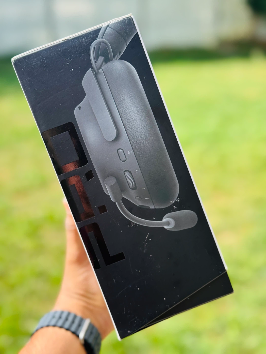 Open boxAlienware Pro Wireless Gaming Headset - photo 4