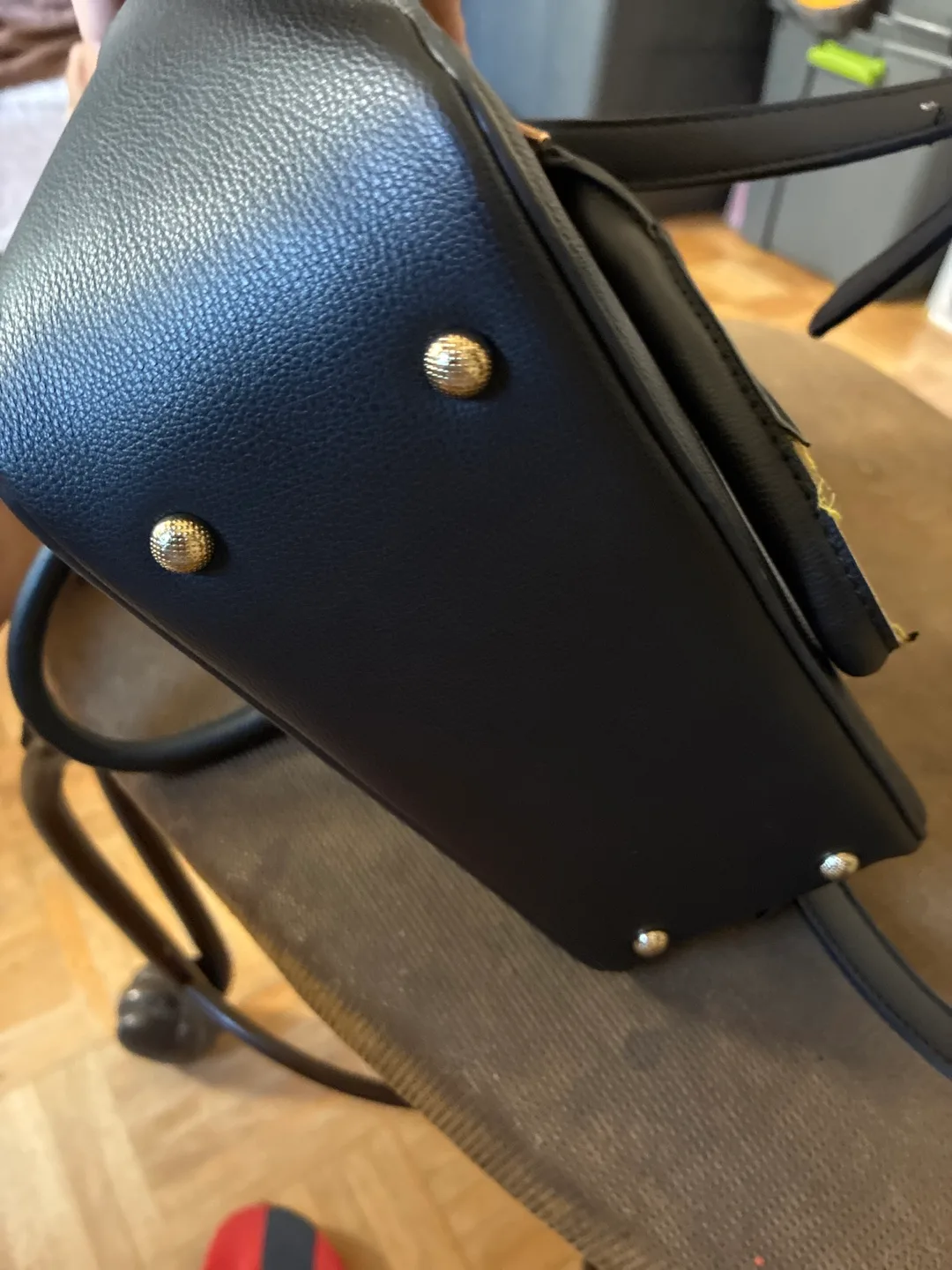 Black Handbag with Shoulder Strap image indicator(4)