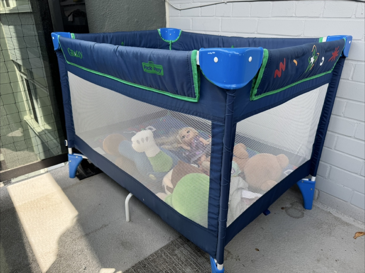 Graco Pack 'n Play portable playard - photo 2