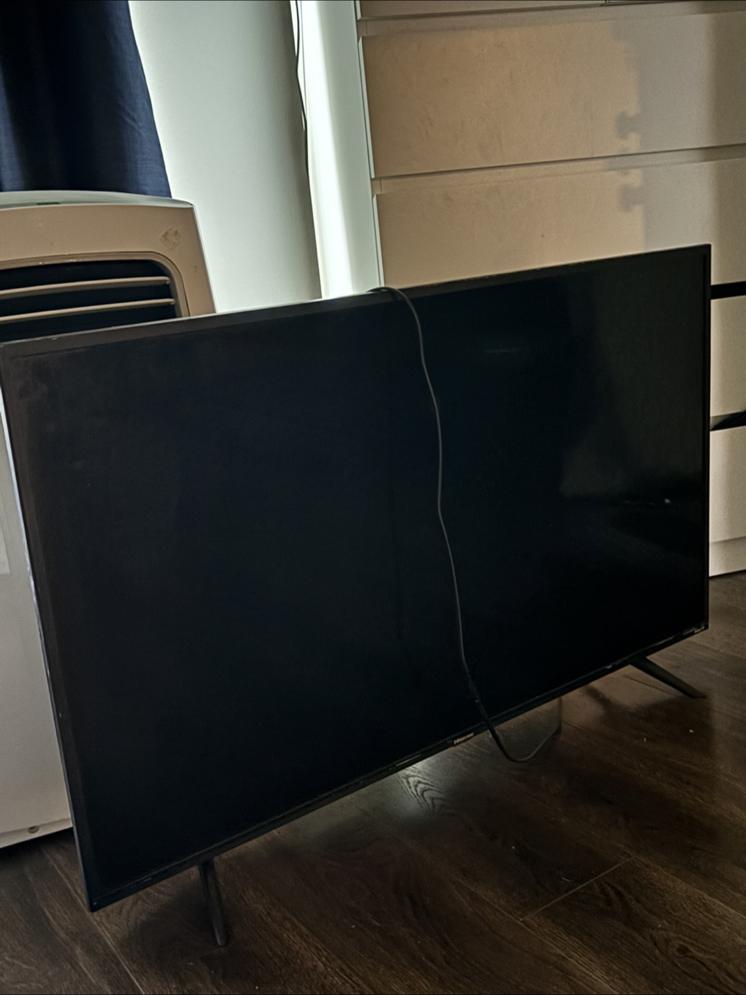 Hisense Roku TV 42inch - photo 3