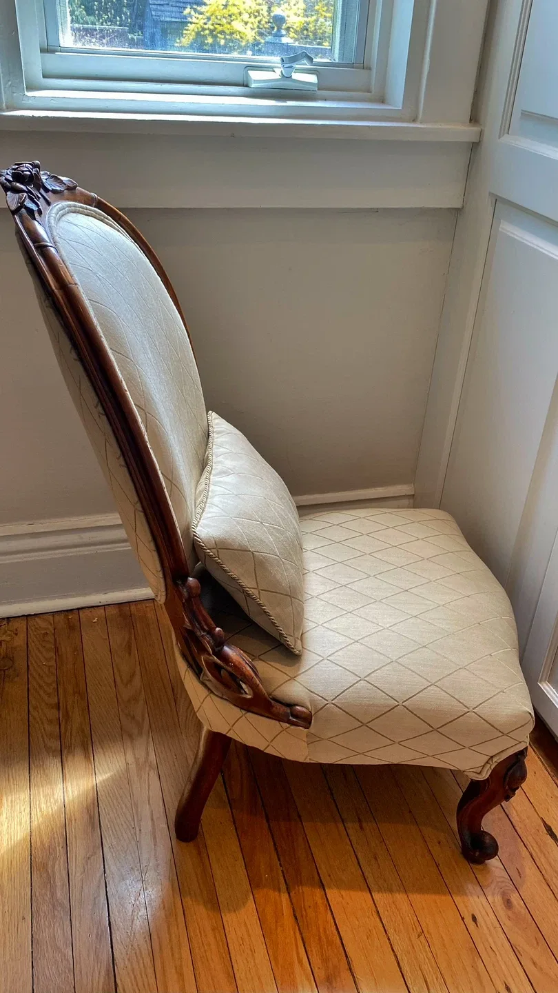 ⭐️Original antique Victorian hand carved walnut Ladies Chair⭐️ image indicator(2)