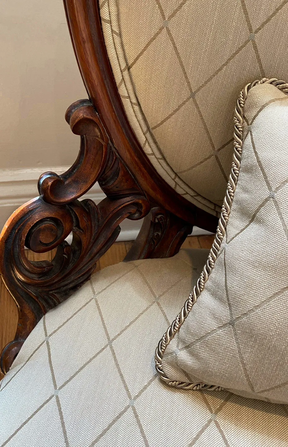 ⭐️Original antique Victorian hand carved walnut Ladies Chair⭐️ image indicator(7)