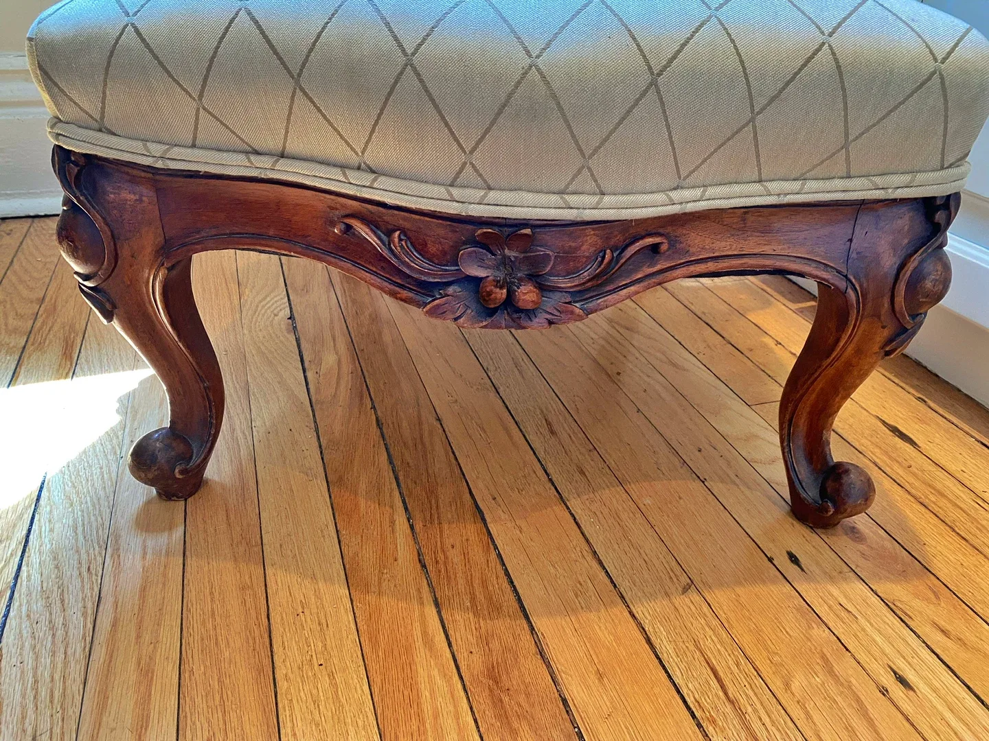 ⭐️Original antique Victorian hand carved walnut Ladies Chair⭐️ image indicator(6)